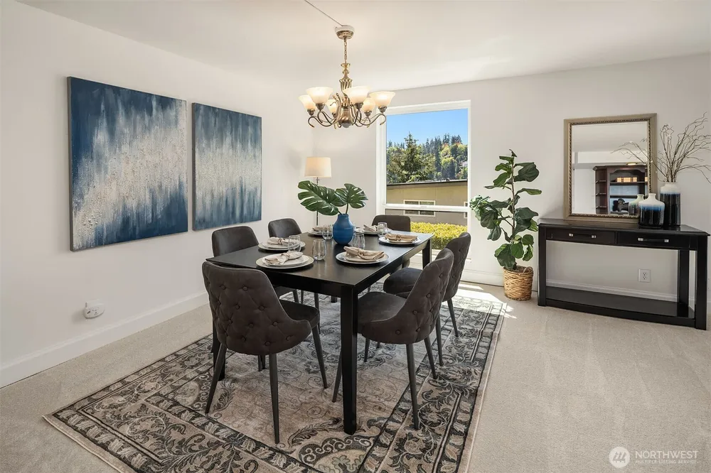 9909 NE 1st St, Bellevue, WA 98004