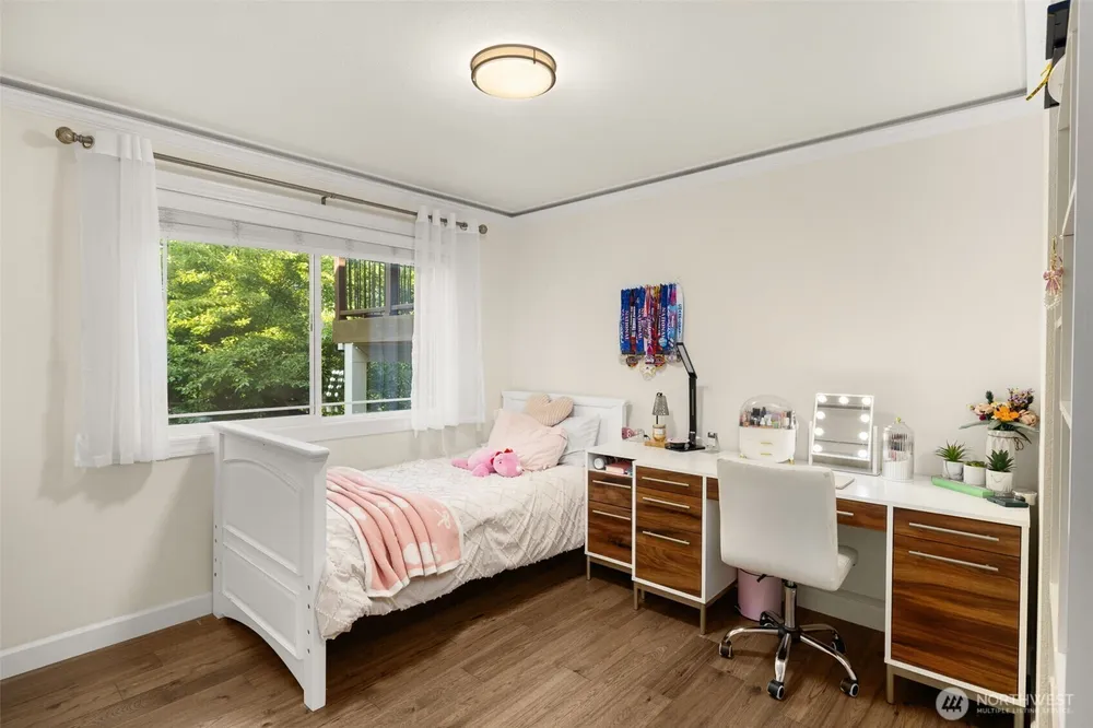 14102 SE 42nd St, Bellevue, WA 98006