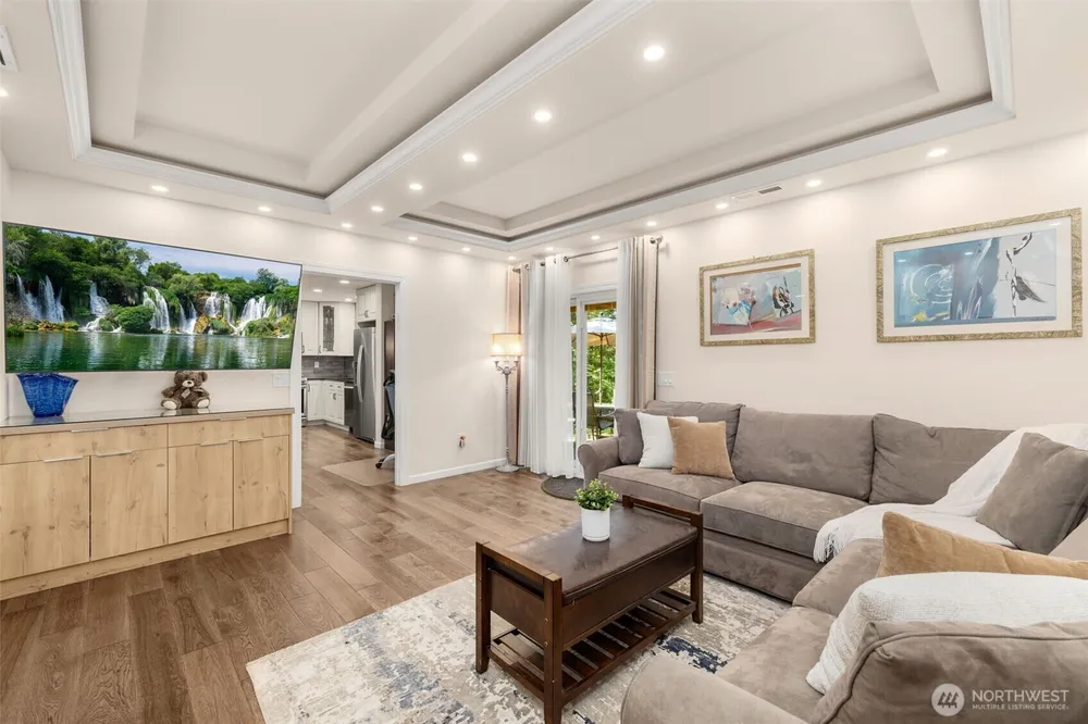 14102 SE 42nd St, Bellevue, WA 98006