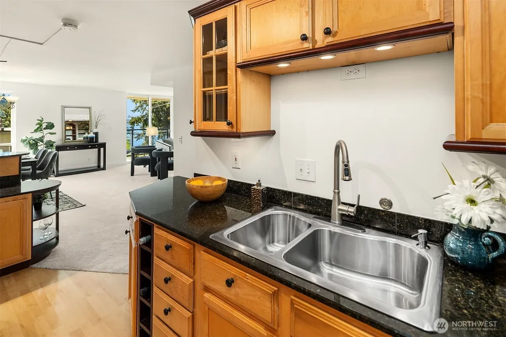 9909 NE 1st St, Bellevue, WA 98004
