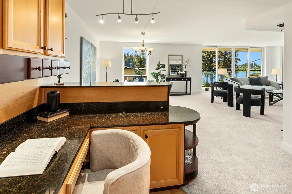 9909 NE 1st St, Bellevue, WA 98004