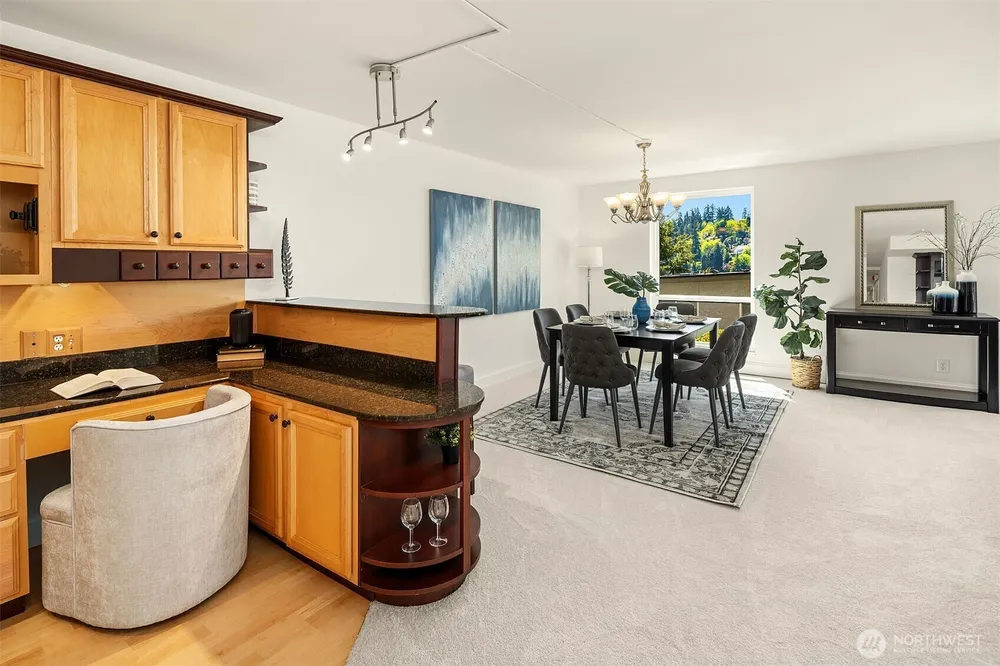 9909 NE 1st St, Bellevue, WA 98004