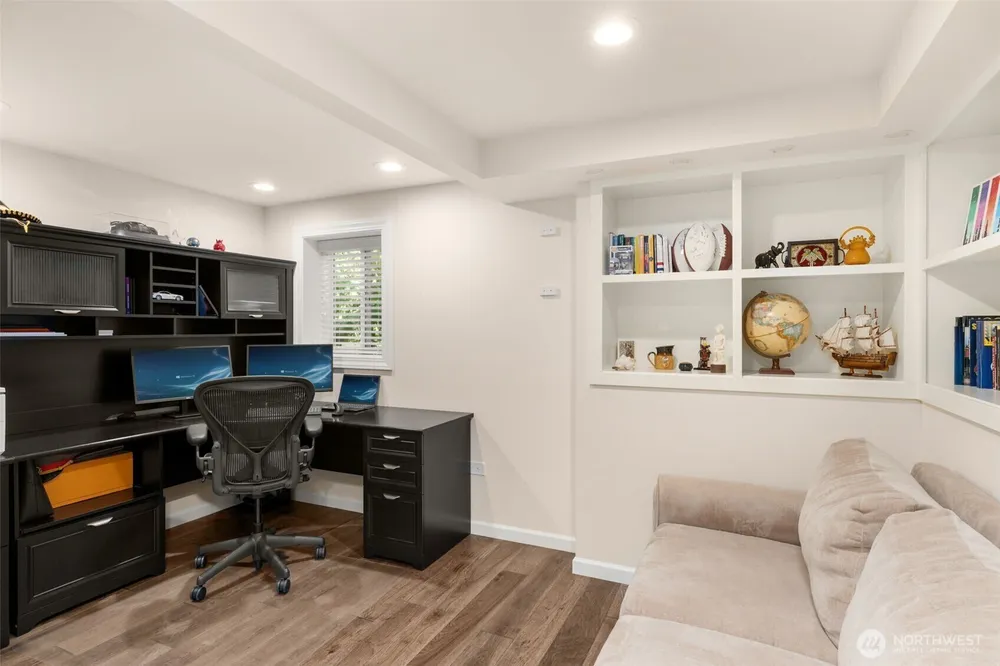 14102 SE 42nd St, Bellevue, WA 98006