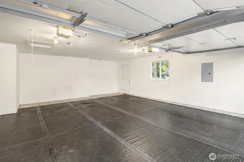 14102 SE 42nd St, Bellevue, WA 98006