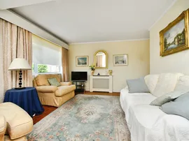 Coombe Lea, Hove thumb 2