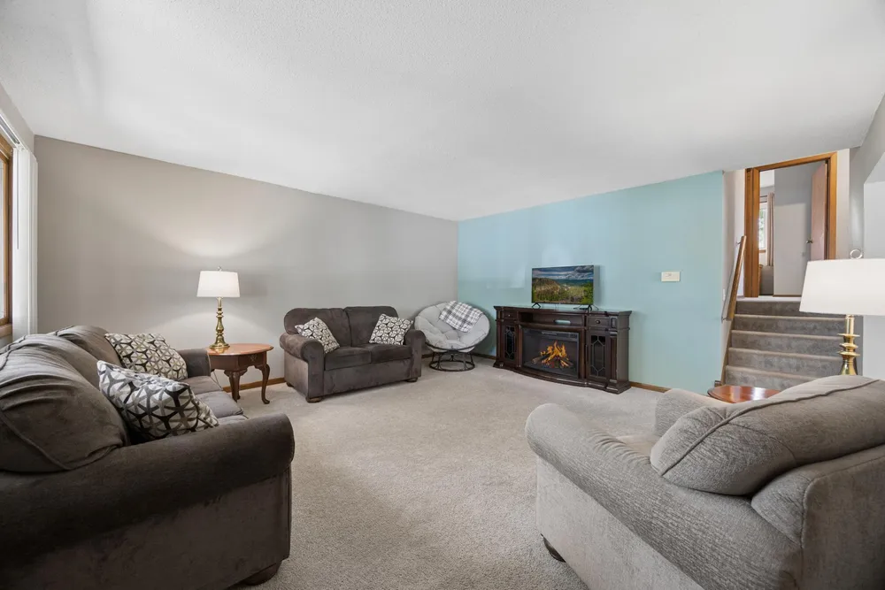 1618 McLean Ave, Saint Paul, MN 55106