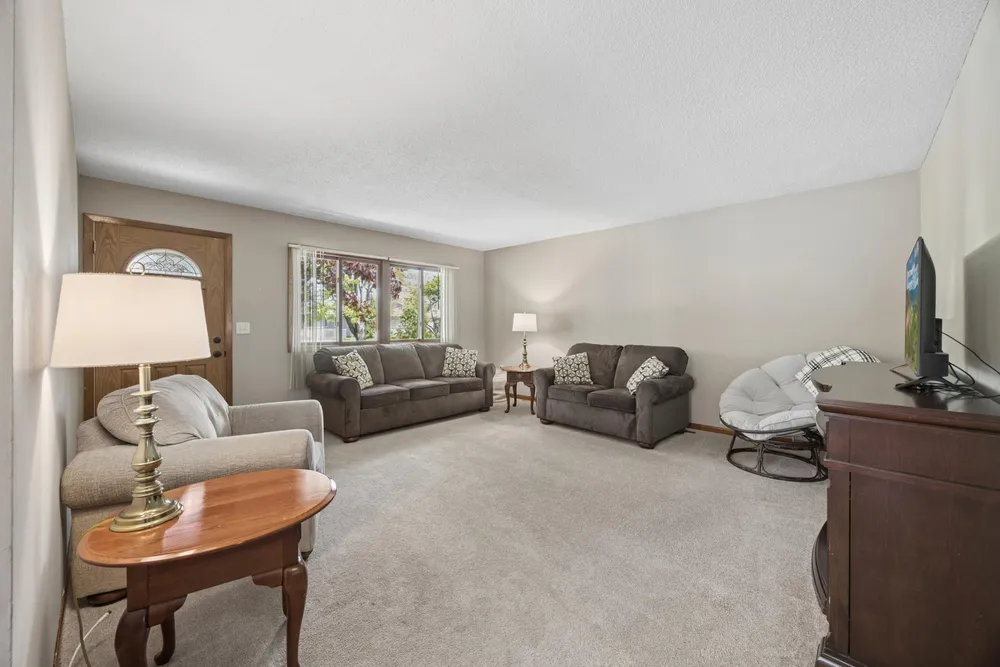 1618 McLean Ave, Saint Paul, MN 55106