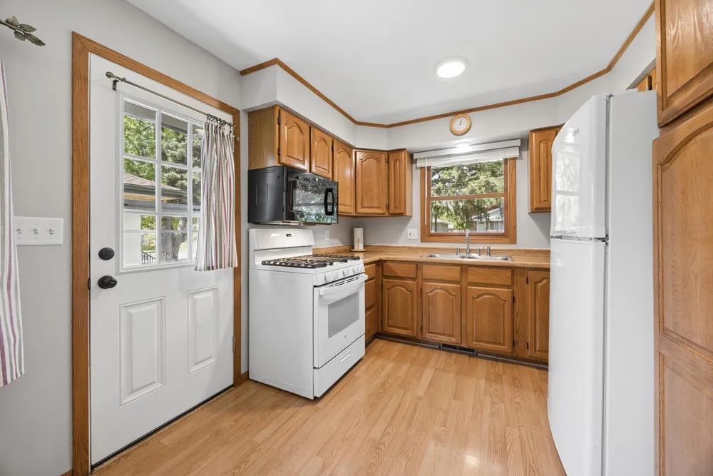 1618 McLean Ave, Saint Paul, MN 55106