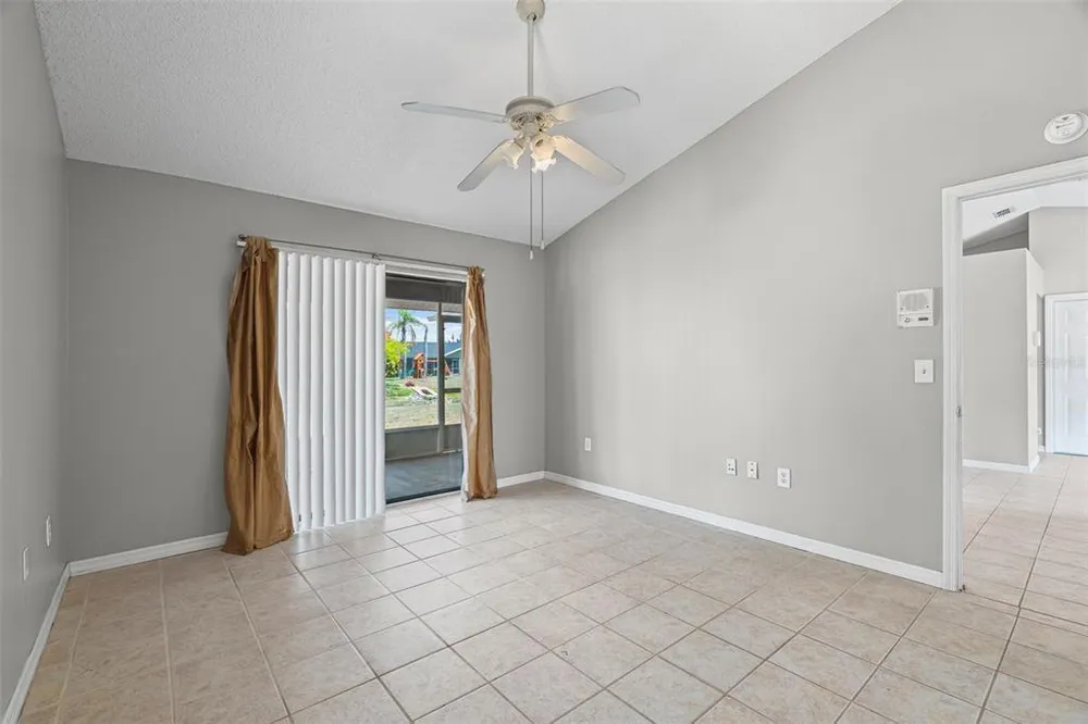 7807 38th Ct E, Sarasota, FL 34243