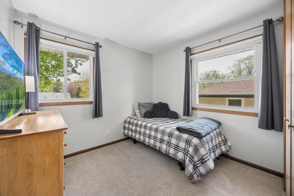 1618 McLean Ave, Saint Paul, MN 55106