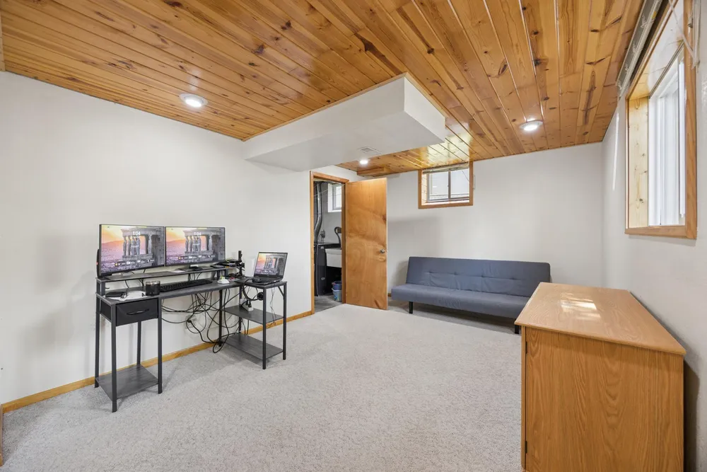 1618 McLean Ave, Saint Paul, MN 55106