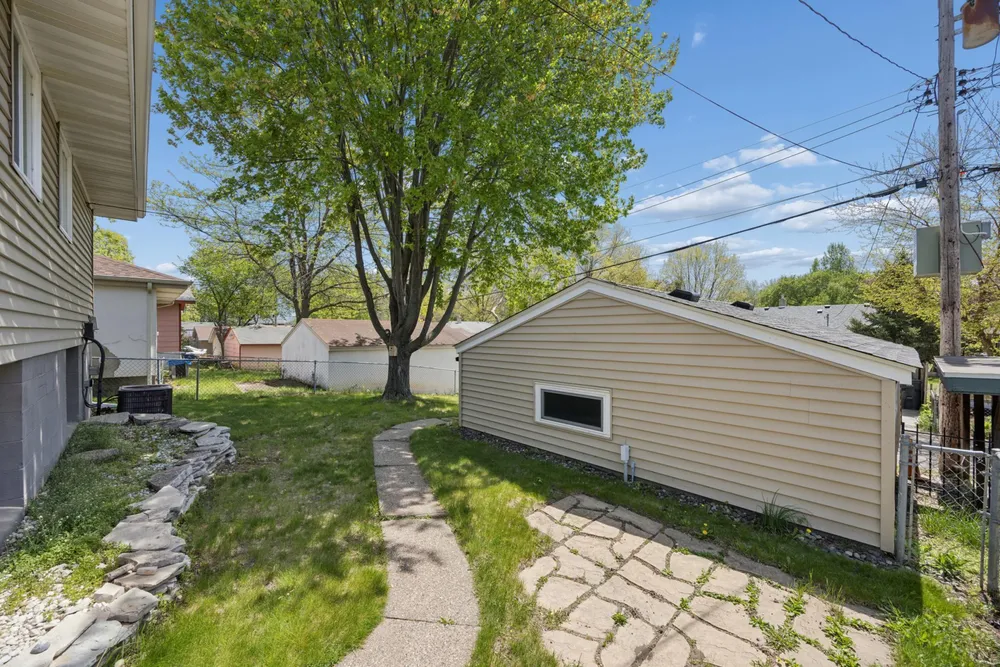 1618 McLean Ave, Saint Paul, MN 55106