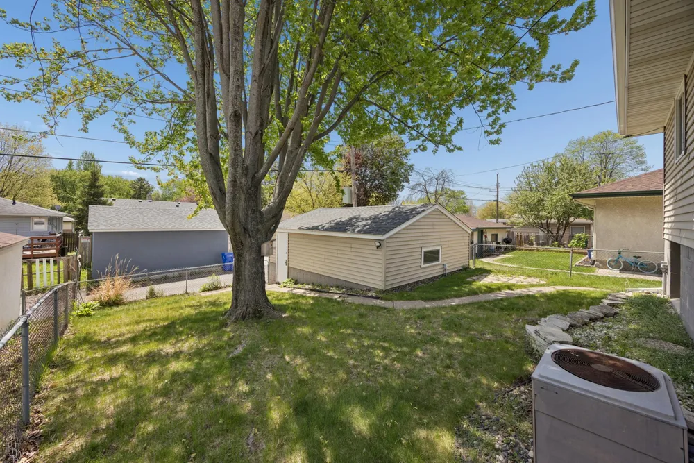 1618 McLean Ave, Saint Paul, MN 55106