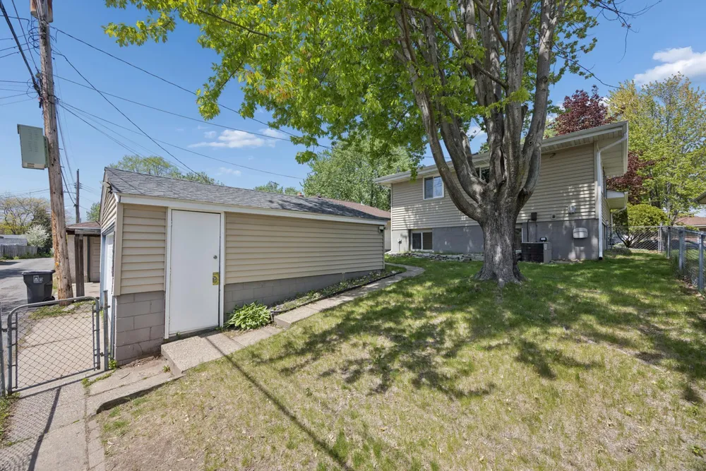 1618 McLean Ave, Saint Paul, MN 55106