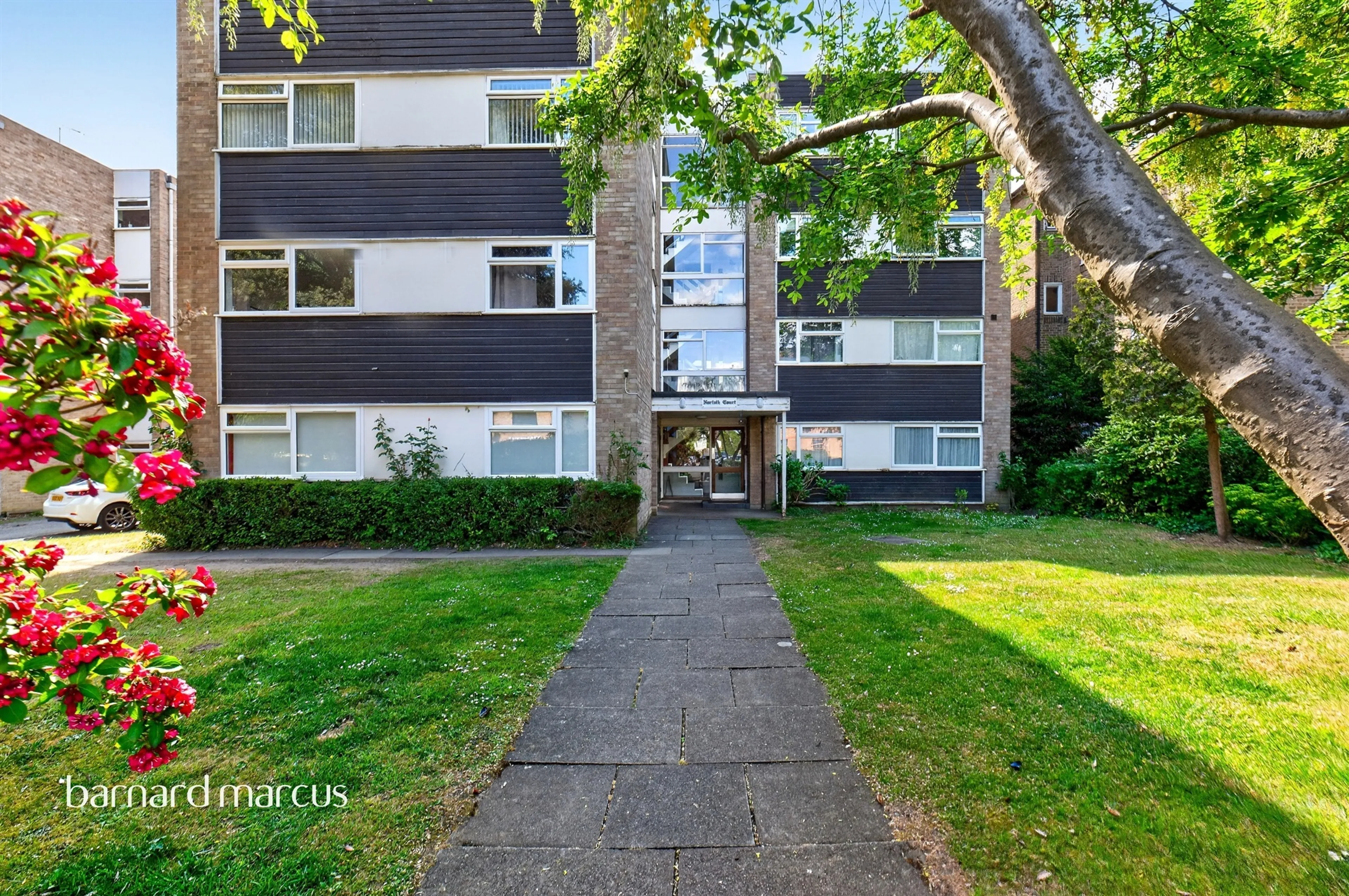 Property at The Avenue, SURBITON