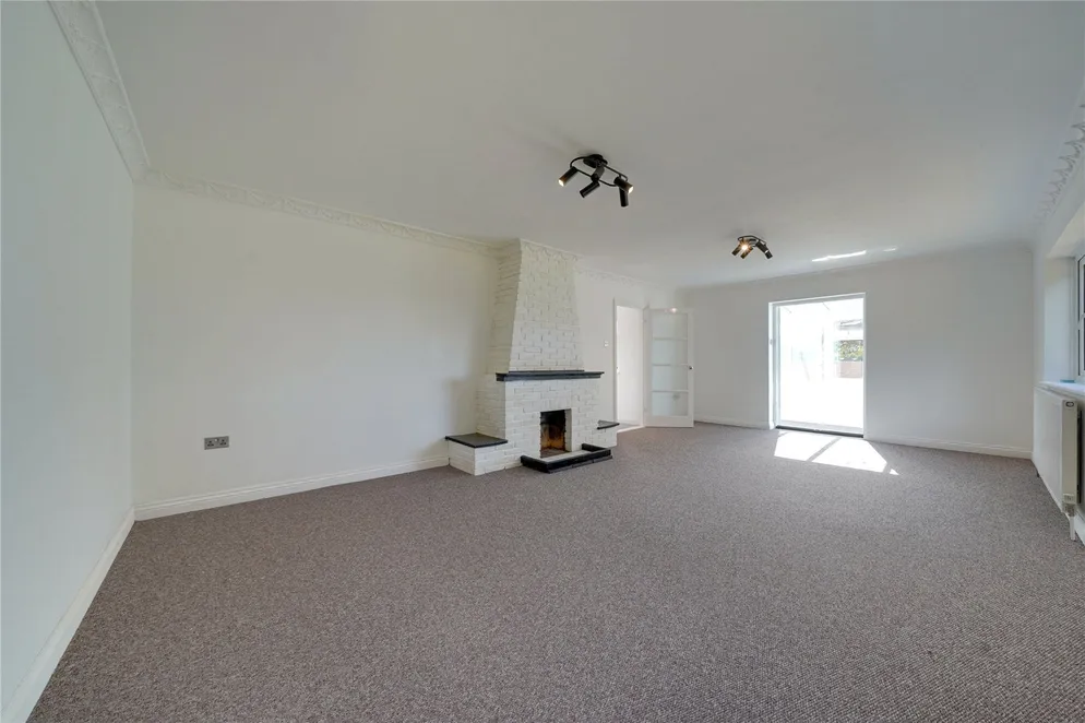 Property carousel item 4