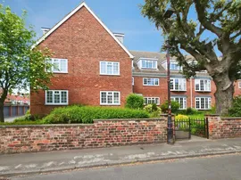 Arncliffe Mews, York thumb 2