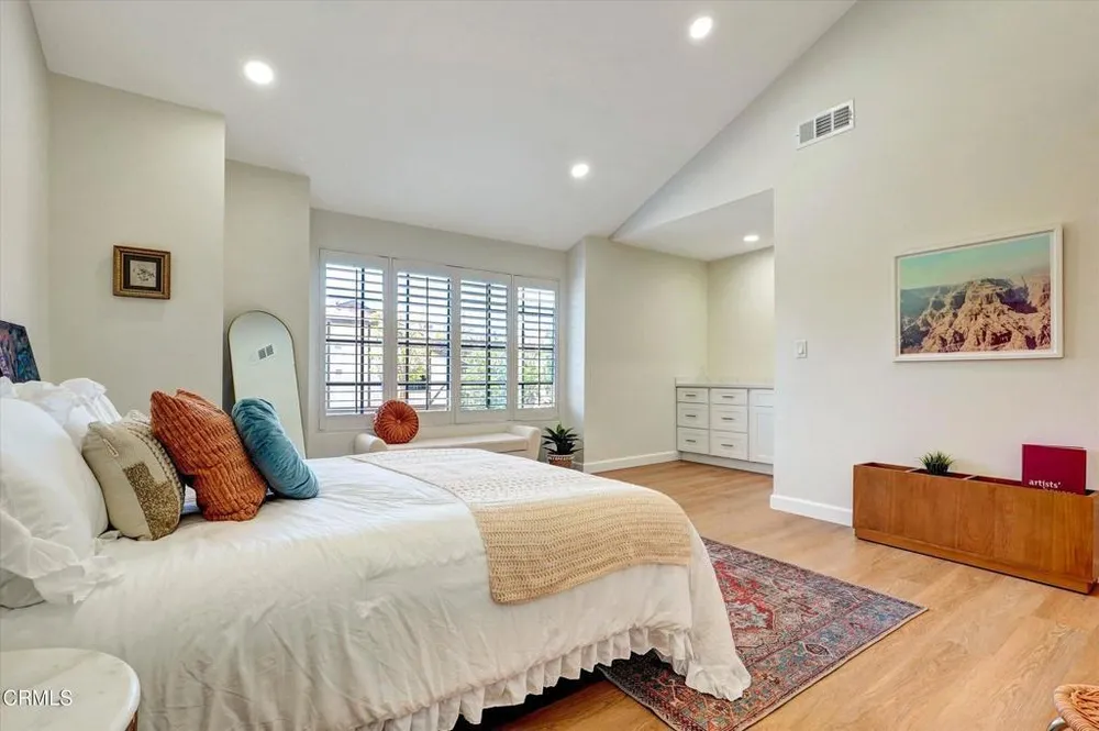 21209 Lassen St, Chatsworth, CA 91311