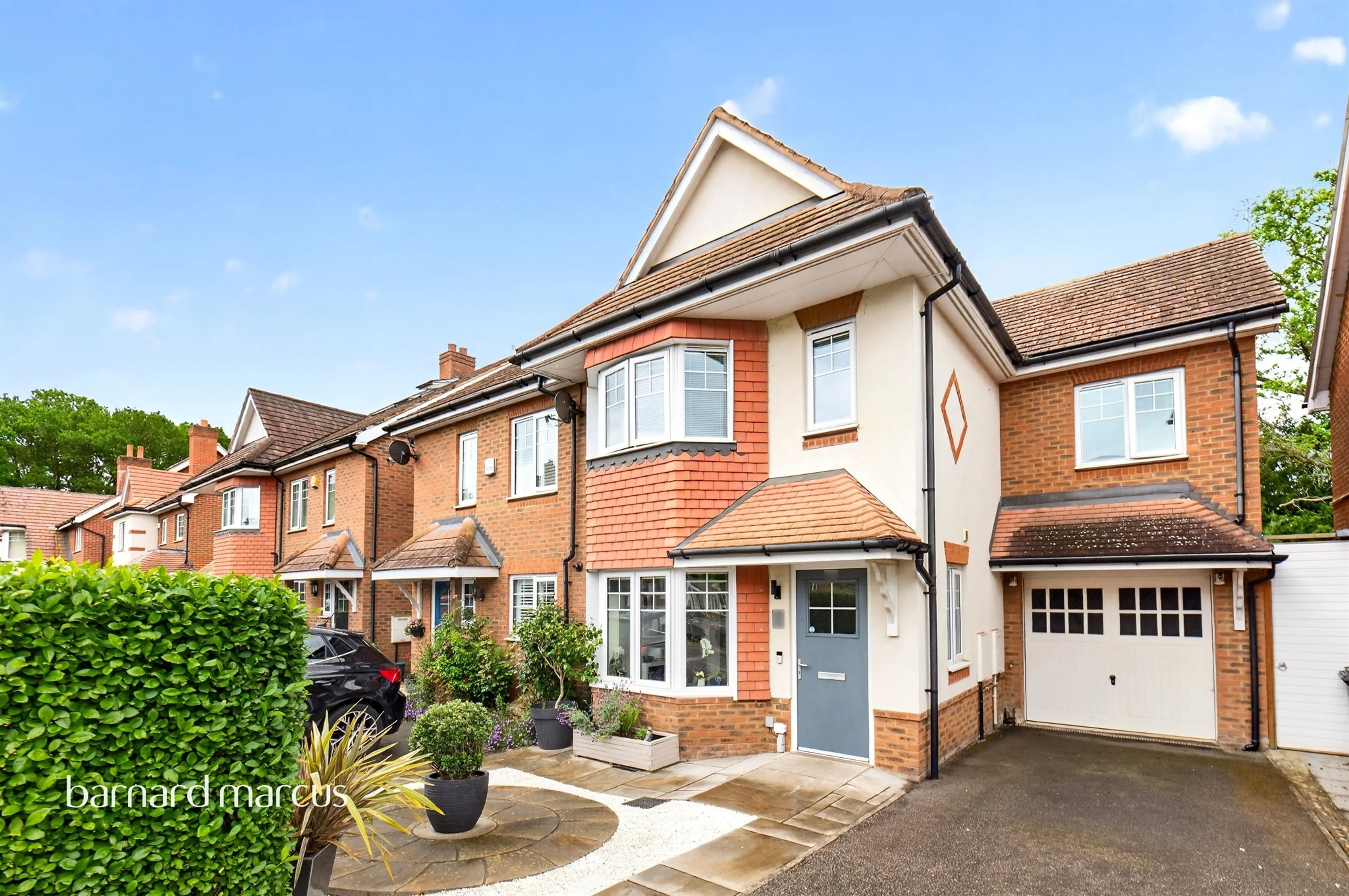 Property at Hengest Avenue, Esher