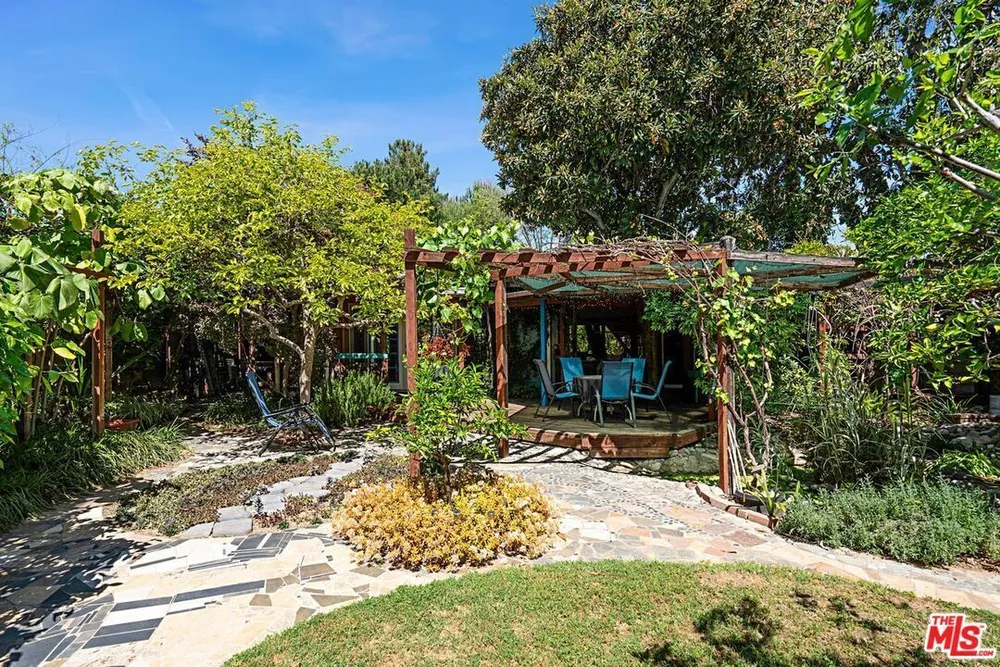 13522 Delano St, Van Nuys, CA 91401