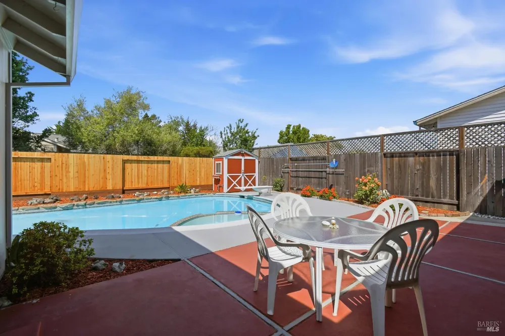 7581 Bonita Ave, Rohnert Park, CA 94928