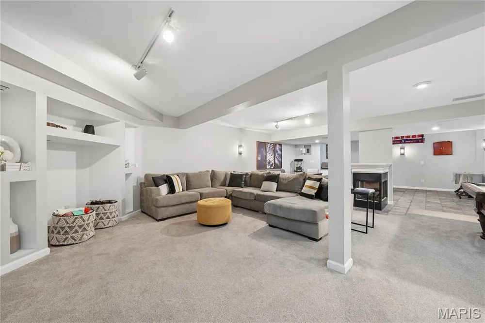 2 Forest Park Circle, Lake St Louis, MO 63367