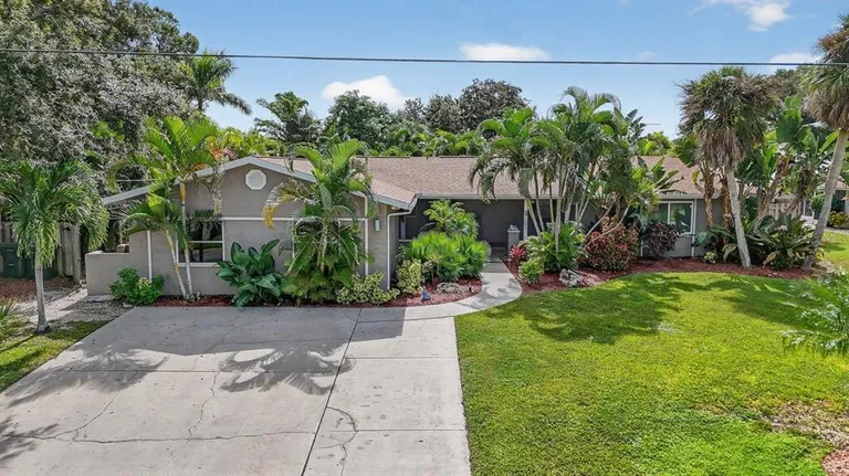 1884 Southpointe Dr, Sarasota, FL 34231
