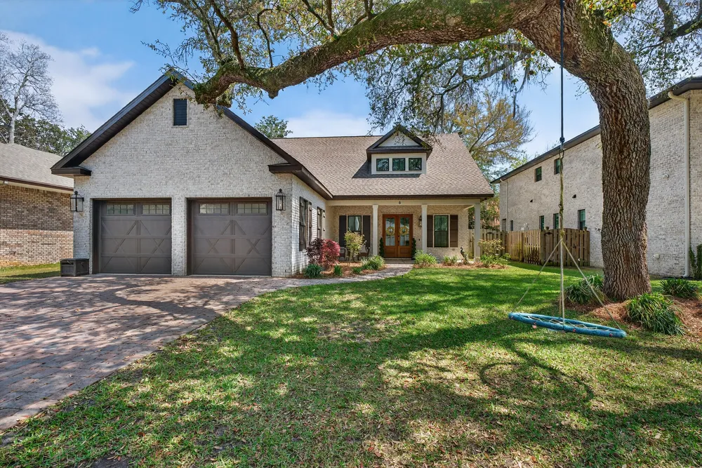6 Plantation Oaks Dr, Mary Esther, FL 32569