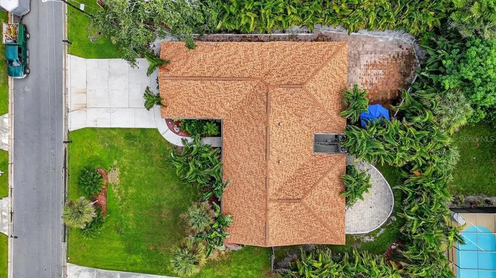 1884 Southpointe Dr, Sarasota, FL 34231