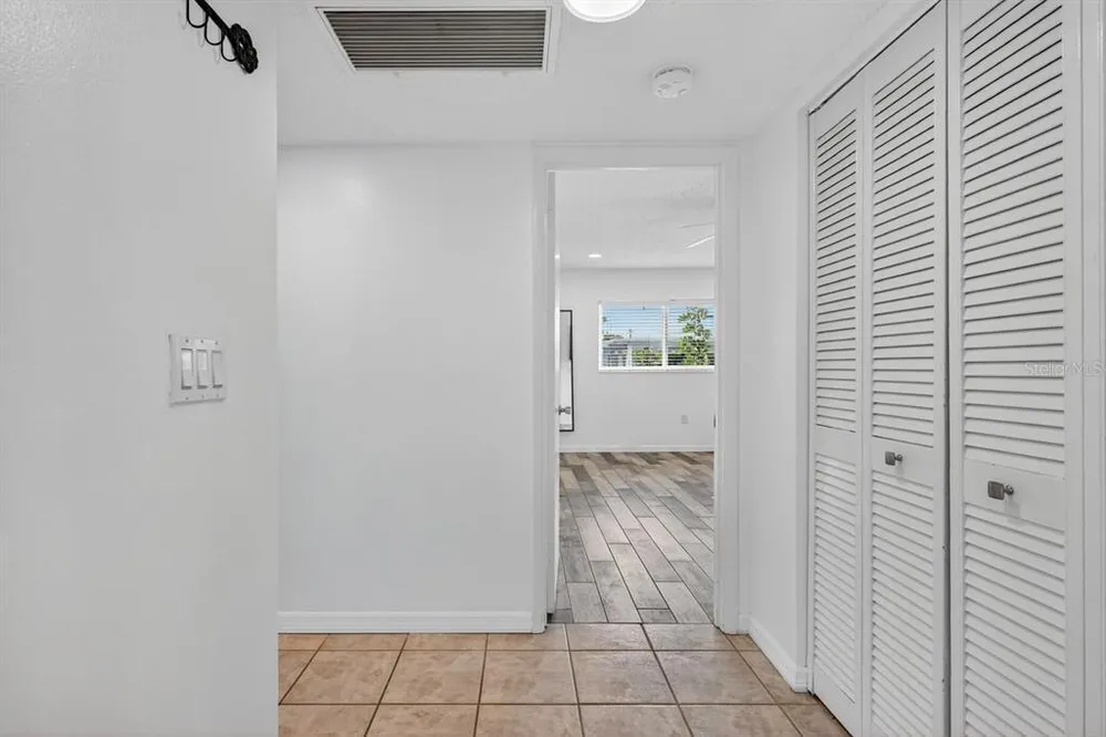 1884 Southpointe Dr, Sarasota, FL 34231