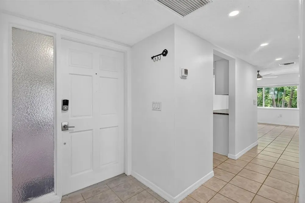 1884 Southpointe Dr, Sarasota, FL 34231