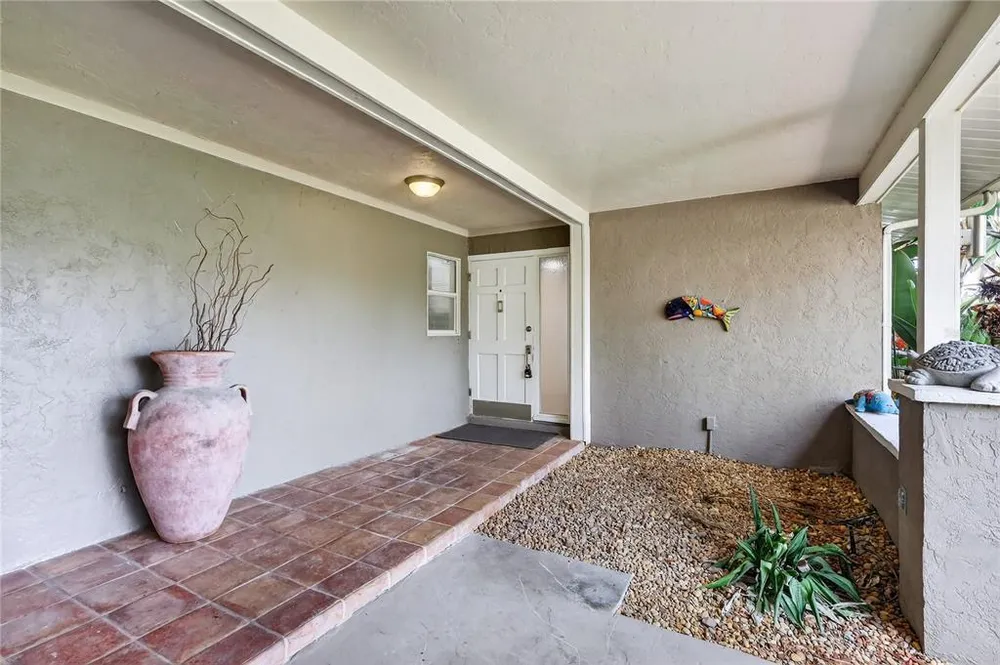 1884 Southpointe Dr, Sarasota, FL 34231