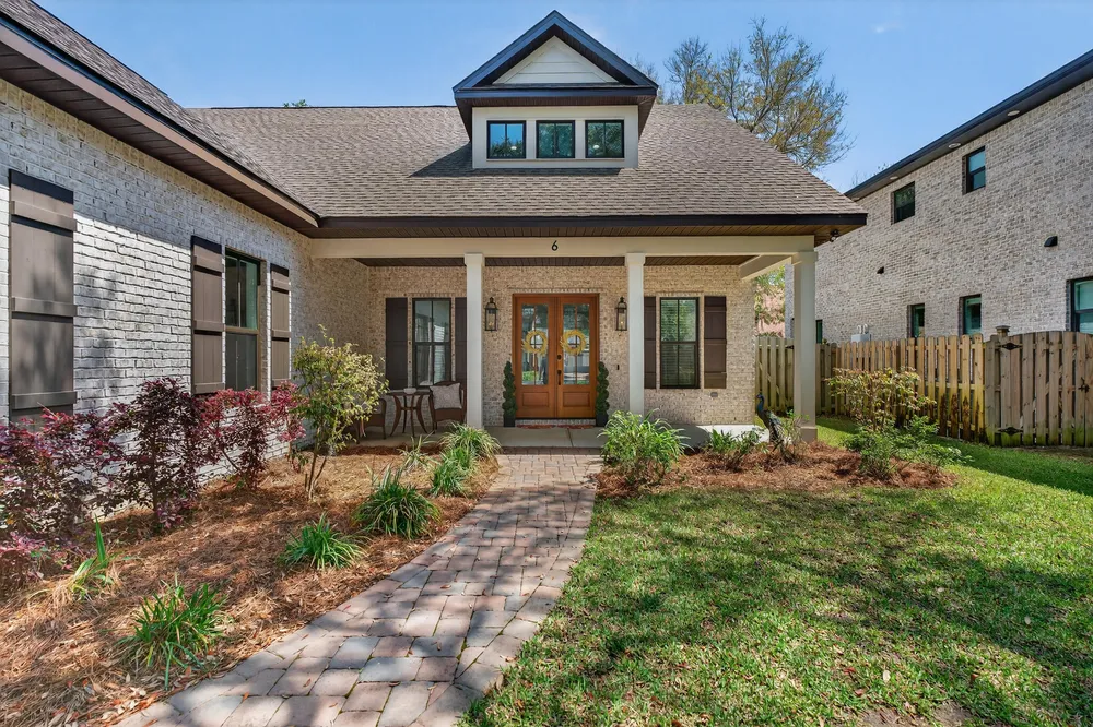 6 Plantation Oaks Dr, Mary Esther, FL 32569