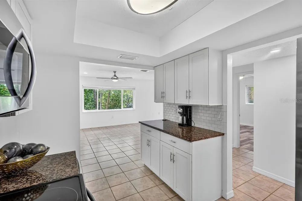 1884 Southpointe Dr, Sarasota, FL 34231