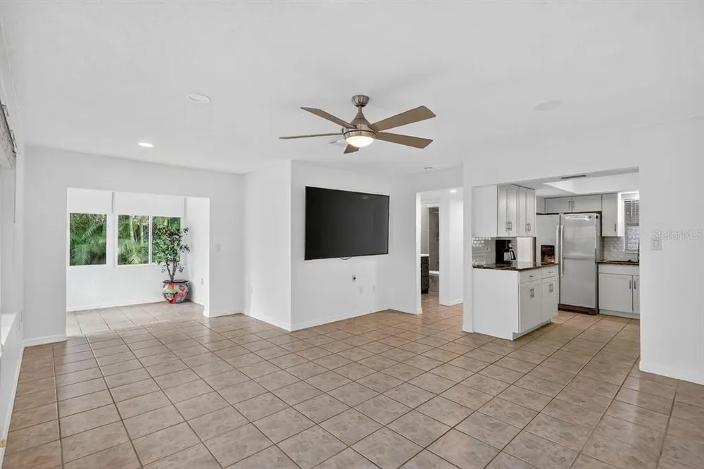 1884 Southpointe Dr, Sarasota, FL 34231