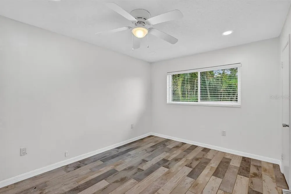 1884 Southpointe Dr, Sarasota, FL 34231