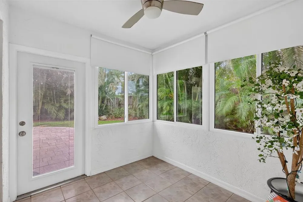 1884 Southpointe Dr, Sarasota, FL 34231