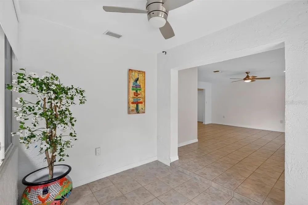 1884 Southpointe Dr, Sarasota, FL 34231