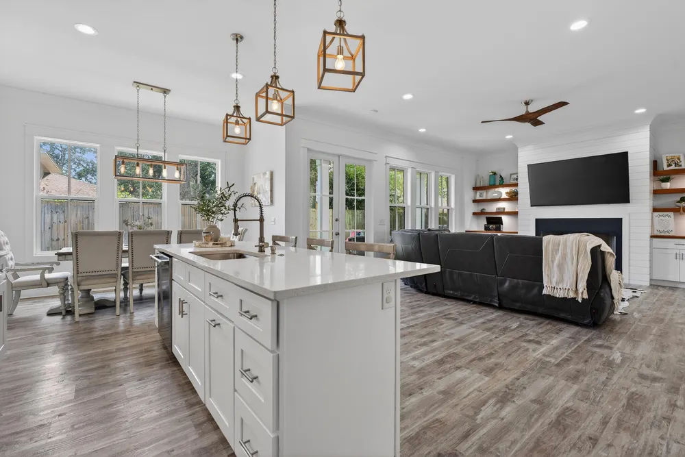6 Plantation Oaks Dr, Mary Esther, FL 32569