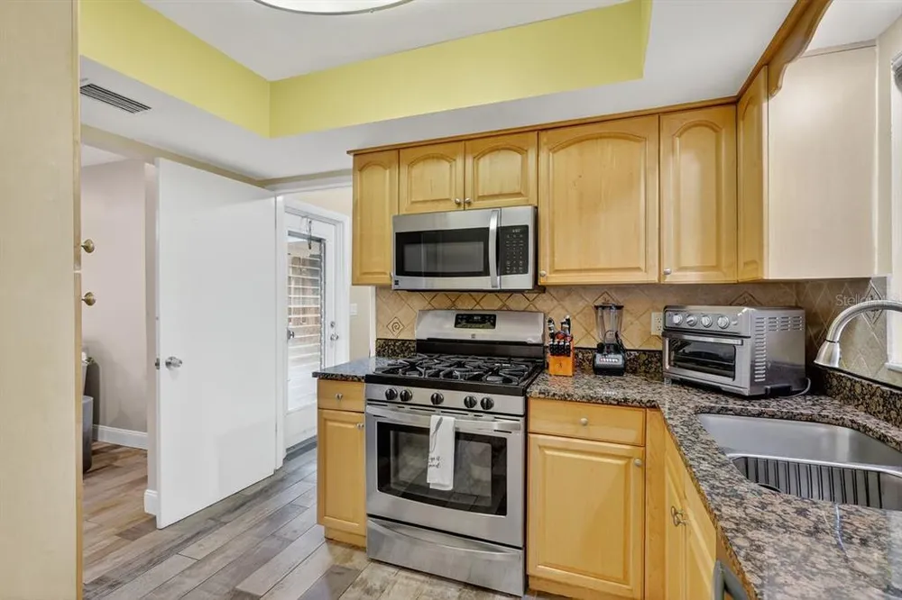 1884 Southpointe Dr, Sarasota, FL 34231
