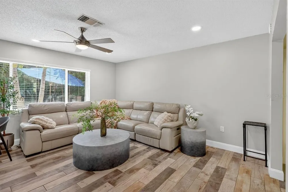 1884 Southpointe Dr, Sarasota, FL 34231