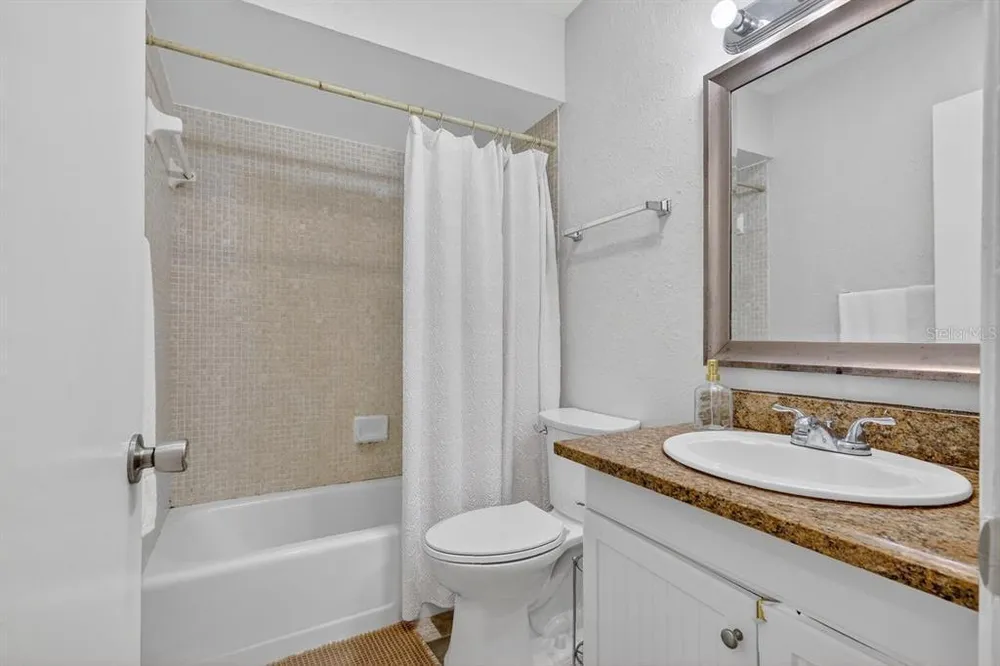 1884 Southpointe Dr, Sarasota, FL 34231