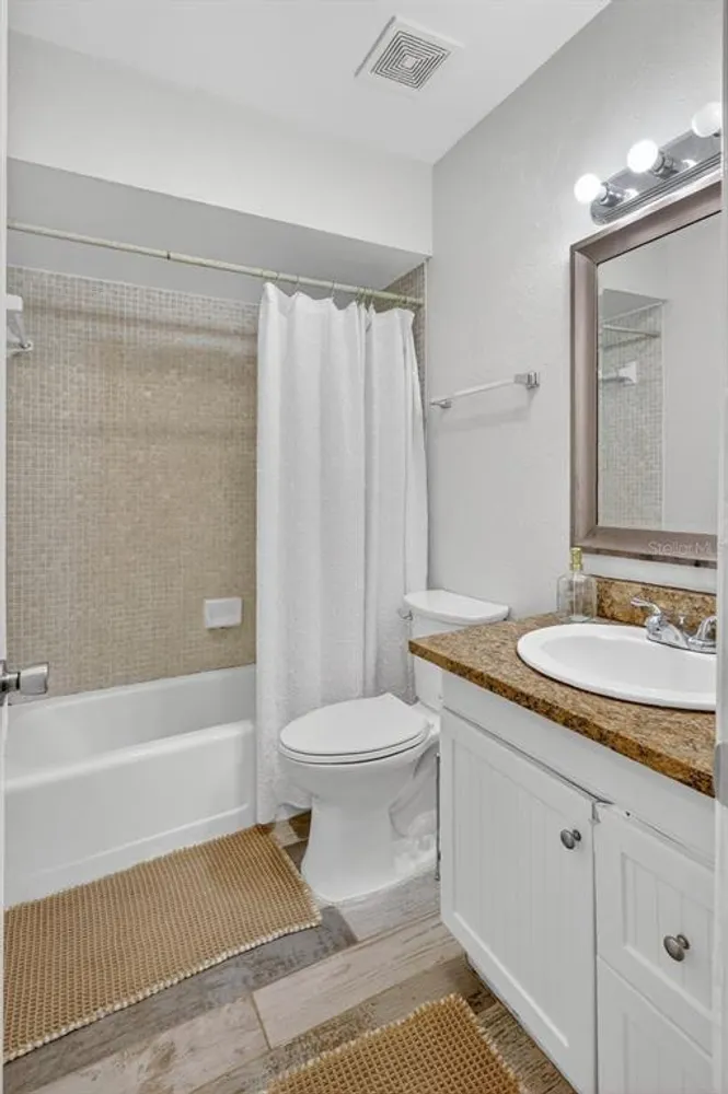 1884 Southpointe Dr, Sarasota, FL 34231