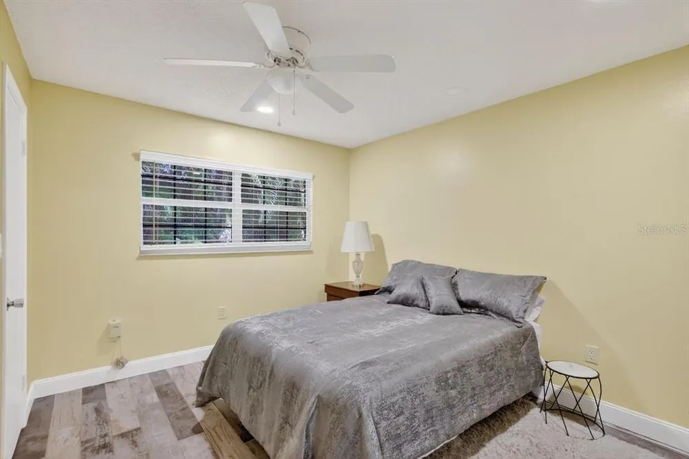 1884 Southpointe Dr, Sarasota, FL 34231