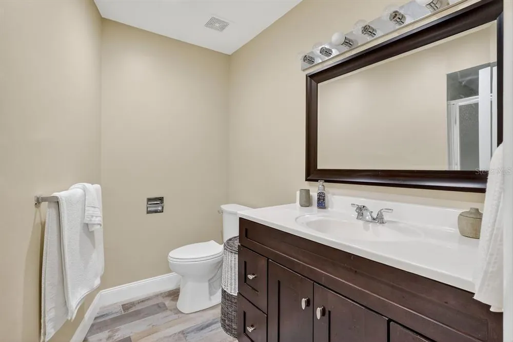 1884 Southpointe Dr, Sarasota, FL 34231