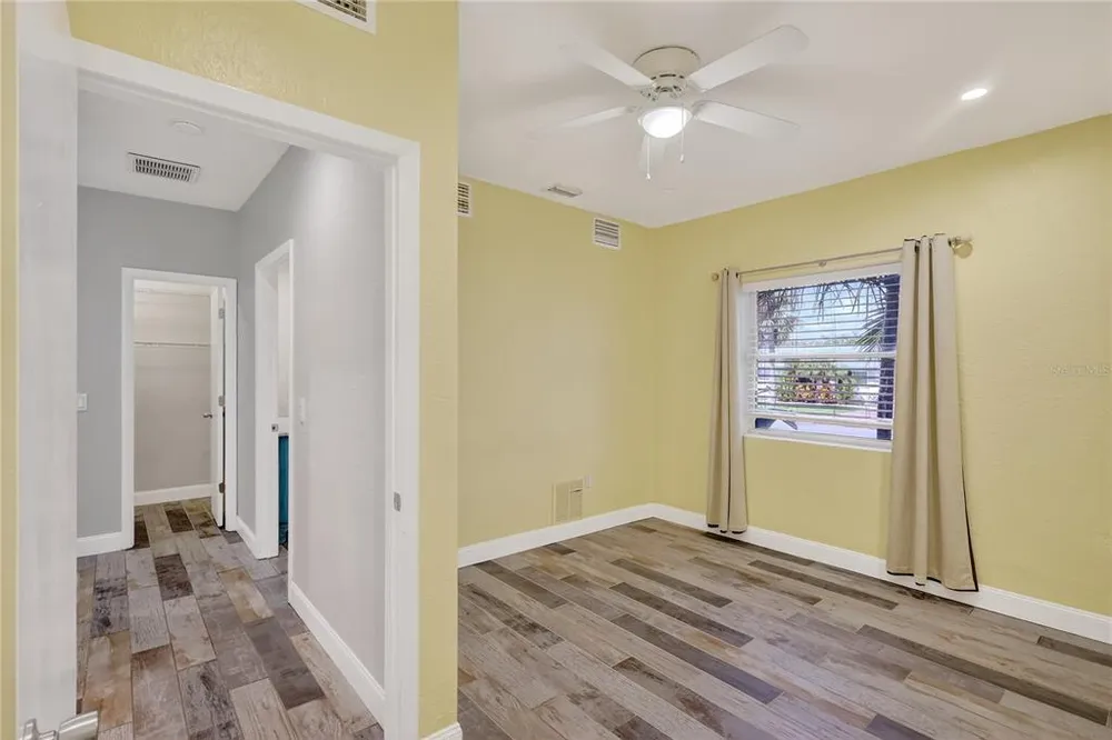 1884 Southpointe Dr, Sarasota, FL 34231