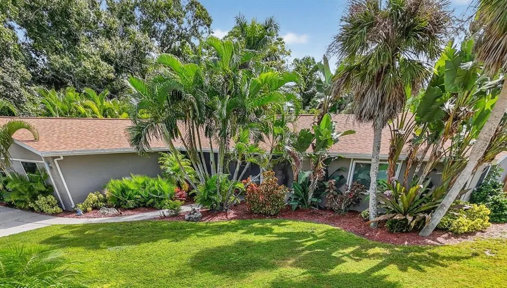 1884 Southpointe Dr, Sarasota, FL 34231