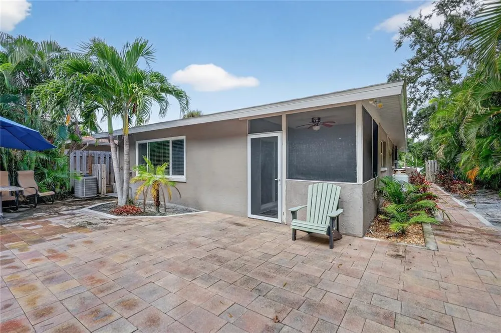 1884 Southpointe Dr, Sarasota, FL 34231