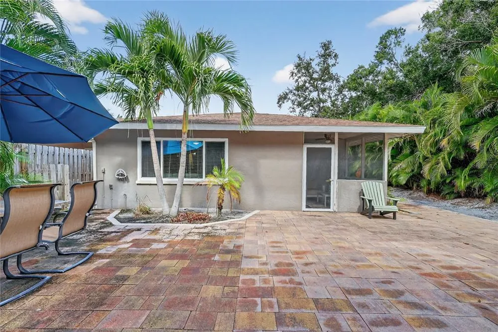 1884 Southpointe Dr, Sarasota, FL 34231