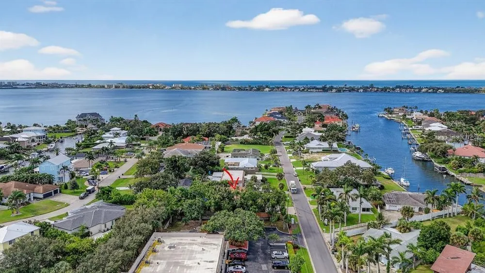 1884 Southpointe Dr, Sarasota, FL 34231